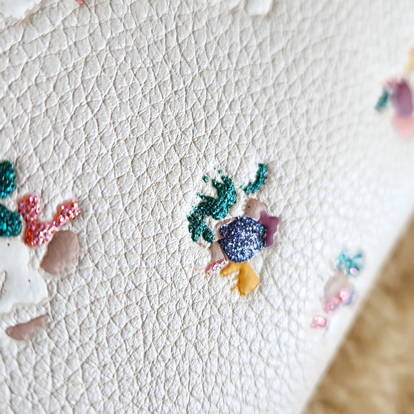 NWT Coach Chalk Floral Wristlet 🎁 - Picture 8 of 13